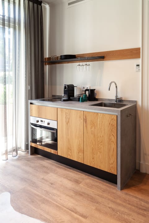 Suite, 1 Queen Bed | Private kitchen | Fridge, microwave, coffee/tea maker