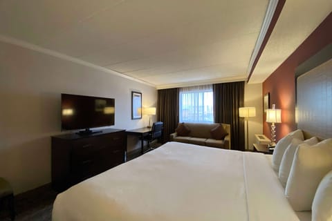 Deluxe Room, 1 King Bed, Non Smoking (Executive) | Premium bedding, in-room safe, desk, soundproofing