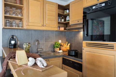 Appartement 6 personnes - 2 chambres - Balcon | Private kitchenette | Fridge, oven, dishwasher, espresso maker