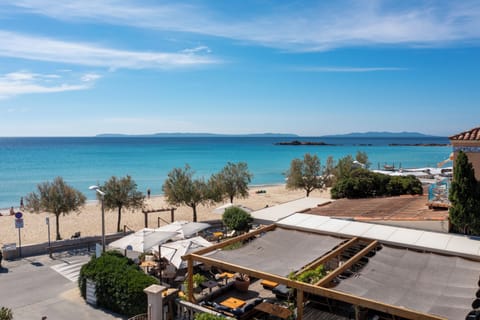 Lunch and dinner served, beach views 