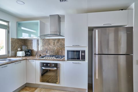 Deluxe Condo, 2 Bedrooms, Ocean View, Poolside | Private kitchen | Full-size fridge, microwave, oven, stovetop