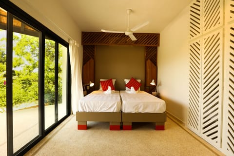 Comfort Double Room, Balcony, Garden View | Minibar, individually decorated, desk, rollaway beds