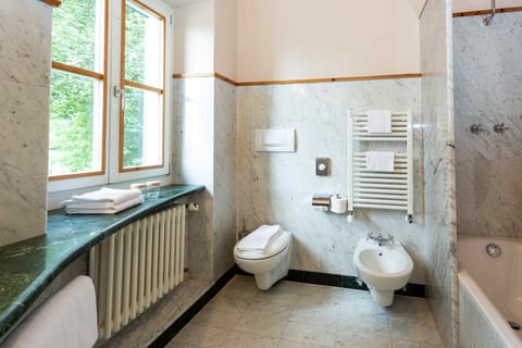 Double Room | Bathroom | Shower, free toiletries, hair dryer, bathrobes