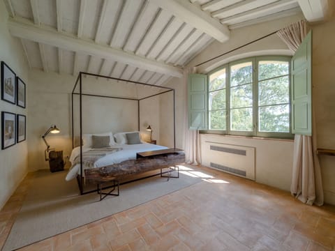 Junior Suite, 1 Queen Bed | Premium bedding, minibar, soundproofing, iron/ironing board