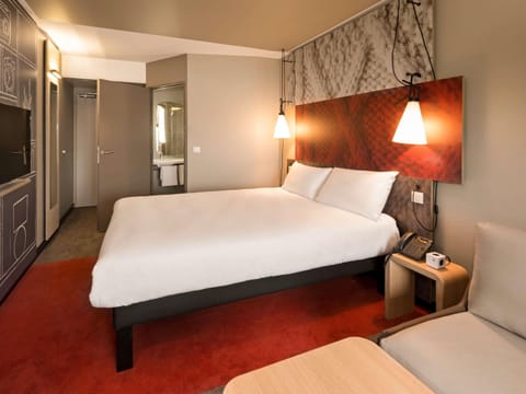 In-room safe, desk, blackout drapes, soundproofing