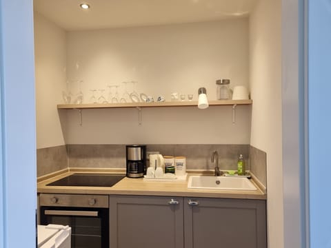 Basic Apartment | Private kitchen | Fridge, electric kettle