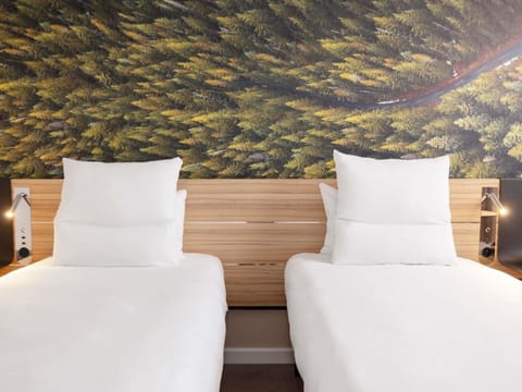 Classic Twin Room, 2 Twin Beds | Premium bedding, in-room safe, blackout drapes, soundproofing