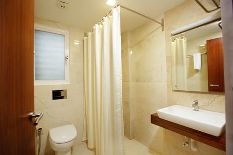 Deluxe Double Room, 1 Bedroom | Bathroom | Shower, rainfall showerhead, free toiletries, bidet