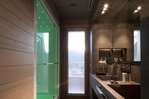 Junior Suite, Balcony (Emotional) | Bathroom | Free toiletries, hair dryer, bathrobes, slippers