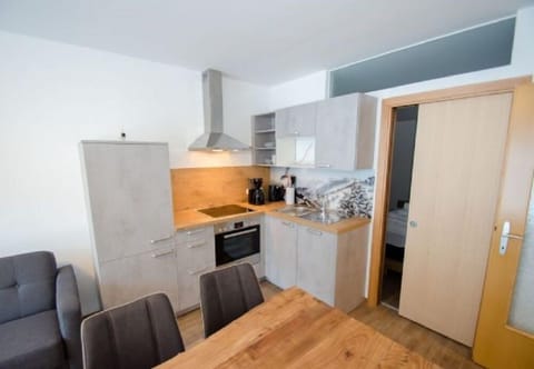 Apartment, 2 Bedrooms, Mountain View | In-room dining
