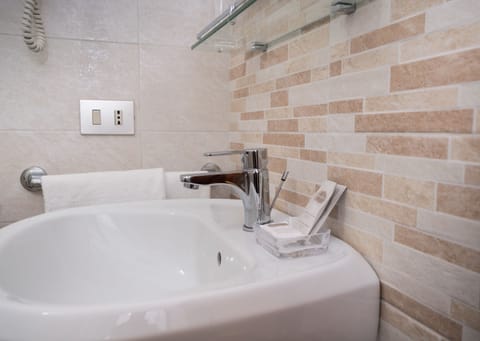 Classic Room, Hill View | Bathroom | Shower, free toiletries, hair dryer, bathrobes