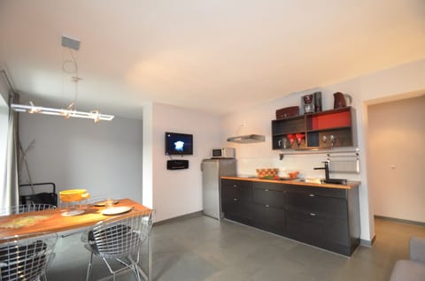 Apartment (TOP 6 incl. 60€ + 12€ pp service fee) | Living area | Flat-screen TV