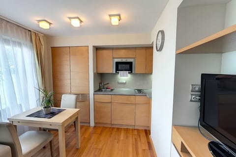 Deluxe Room, Lake View | Private kitchenette | Fridge, microwave, stovetop, highchair