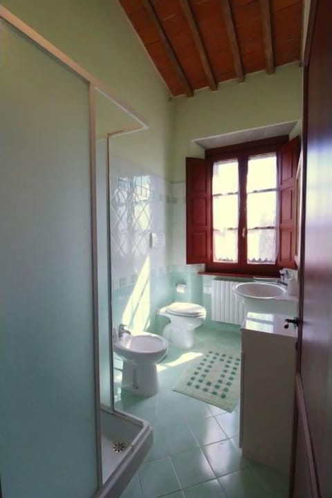 Villa, 4 Bedrooms | Bathroom | Shower, hair dryer, bidet, towels