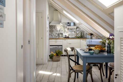 Deluxe Suite, 1 Bedroom, City View | Private kitchen | Eco-friendly cleaning products