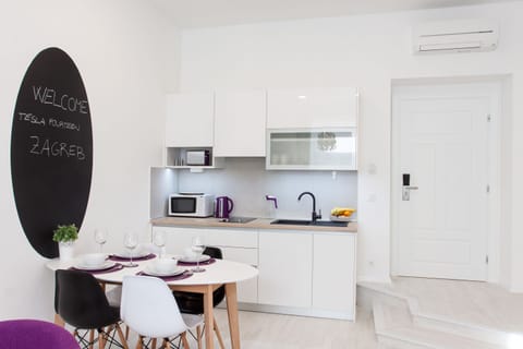 Superior Apartment, 1 Bedroom | Private kitchenette