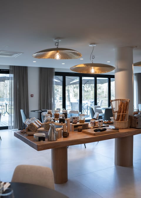 Daily buffet breakfast (EUR 19 per person)