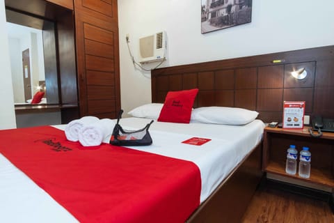 Deluxe Room | Desk, free WiFi, bed sheets