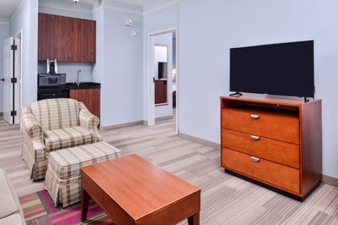 Suite, 1 Twin Bed, Accessible | In-room safe, desk, laptop workspace, blackout drapes