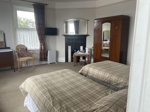 Twin Room, Ensuite (Bay)