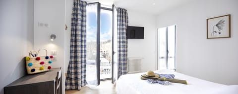 Superior Double Room | Premium bedding, desk, free WiFi, bed sheets