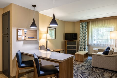 Suite, 1 Bedroom | Premium bedding, in-room safe, desk, iron/ironing board