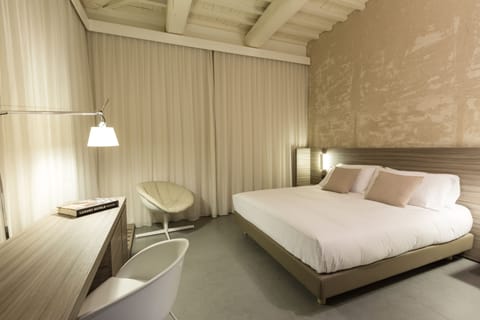 Standard Double Room | Premium bedding, minibar, in-room safe, desk