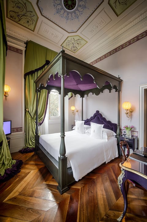 Suite | Premium bedding, down comforters, minibar, in-room safe