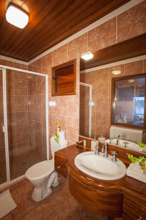 Studio, Lagoon View | Bathroom | Free toiletries, hair dryer, towels