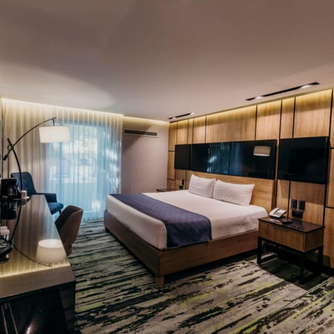 Superior Room | Premium bedding, pillowtop beds, minibar, in-room safe