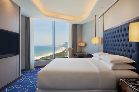 Suite, 1 Bedroom, Ocean View (Corner, High Floor ) | Down comforters, minibar, in-room safe, desk