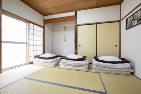 Japanese Style Room 1F for 3 People, Shared Bathroom | Free WiFi