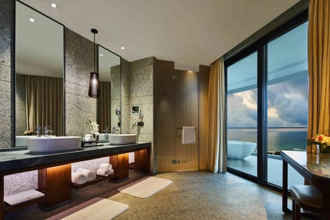 1 King Suite Oceanfront | Bathroom | Separate tub and shower, deep soaking tub, hydromassage showerhead