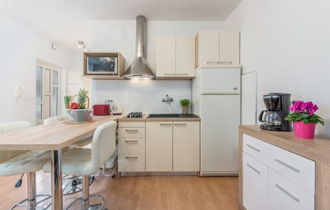 Apartment (Oliveto) | Private kitchen | Fridge, microwave, stovetop, coffee/tea maker
