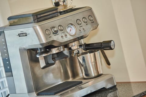 Ground Floor Garden & Patio Apartment 2 Bedrooms with Mountain View | Private kitchen | Full-size fridge, microwave, oven, stovetop