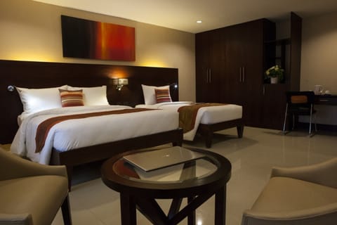 Junior Suite | Desk, iron/ironing board, free WiFi, bed sheets