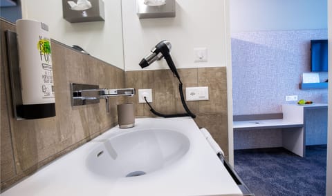 Shower, free toiletries, hair dryer, towels