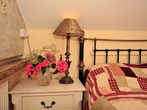 Double Room, Ensuite (Small double Round House)