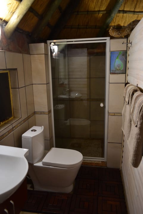 Comfort Bungalow, 1 Bedroom, Valley View | Bathroom | Shower, hydromassage showerhead, towels