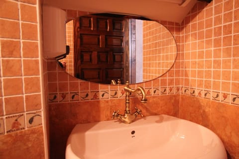 Double Room | Bathroom sink