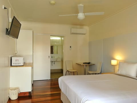 Queen Room | Free WiFi, bed sheets