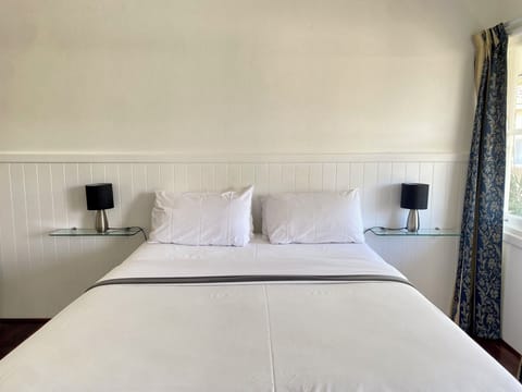 Queen Room | Free WiFi, bed sheets