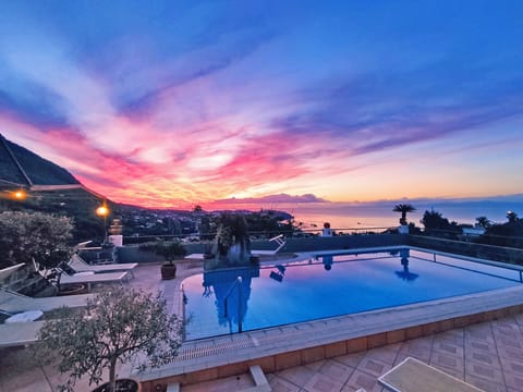 Seasonal outdoor pool, sun loungers