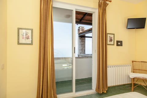 Double Room, Sea View | In-room safe, free WiFi, bed sheets