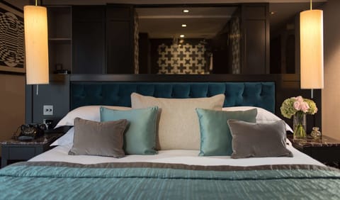 Egyptian cotton sheets, premium bedding, minibar, in-room safe