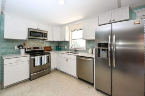 House, 2 Bedrooms | Private kitchen | Dishwasher, coffee/tea maker, cookware/dishes/utensils