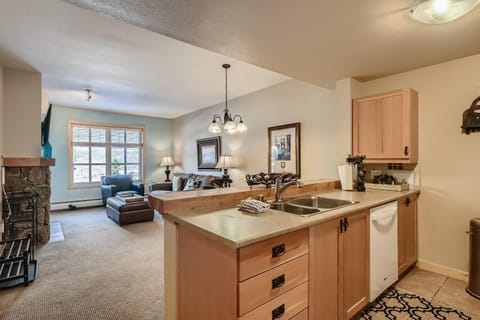 Condo, 1 Bedroom | Private kitchen | Cookware/dishes/utensils