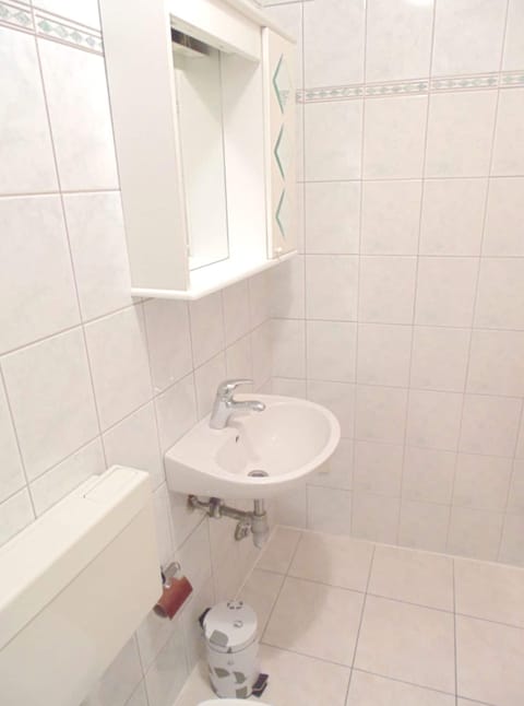 Double Room, 1 Queen Bed, City View | Bathroom | Shower, free toiletries, hair dryer, towels