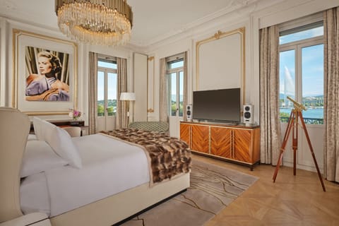 Presidential Suite, 1 Bedroom, Non Smoking | Hypo-allergenic bedding, pillowtop beds, minibar, in-room safe