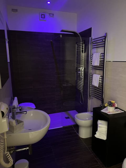 Classic Double Room, Balcony | Bathroom | Shower, rainfall showerhead, free toiletries, hair dryer